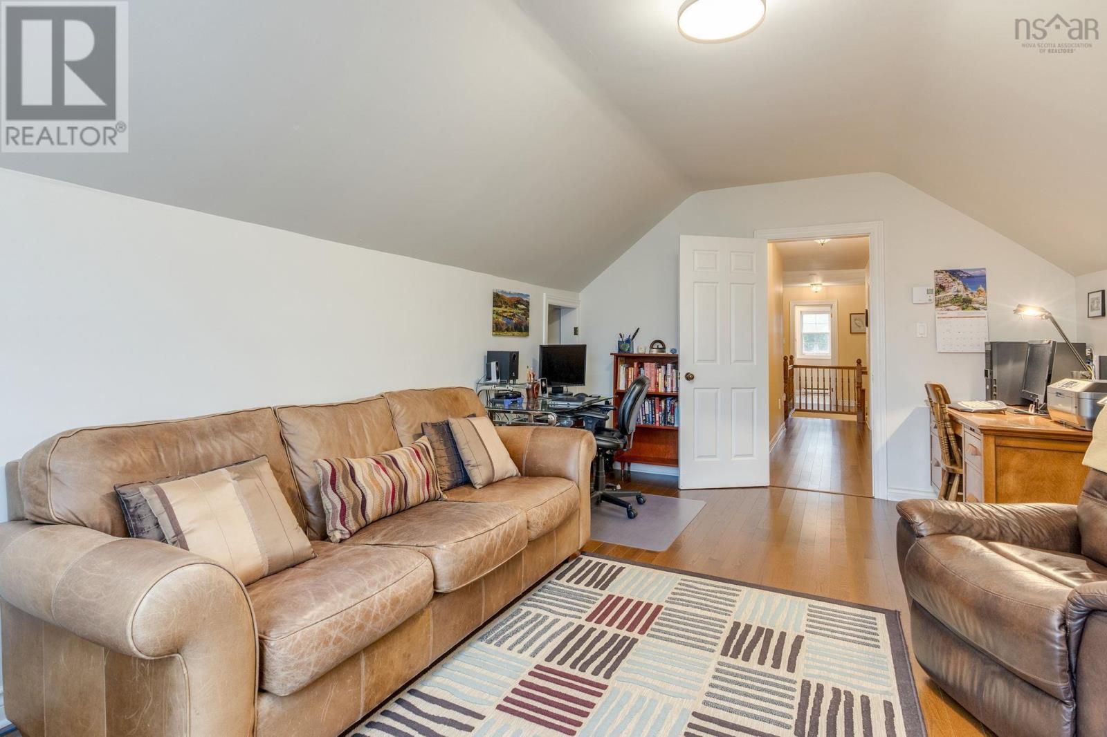 Property 24 of 33 of 6 Brockhurst Close