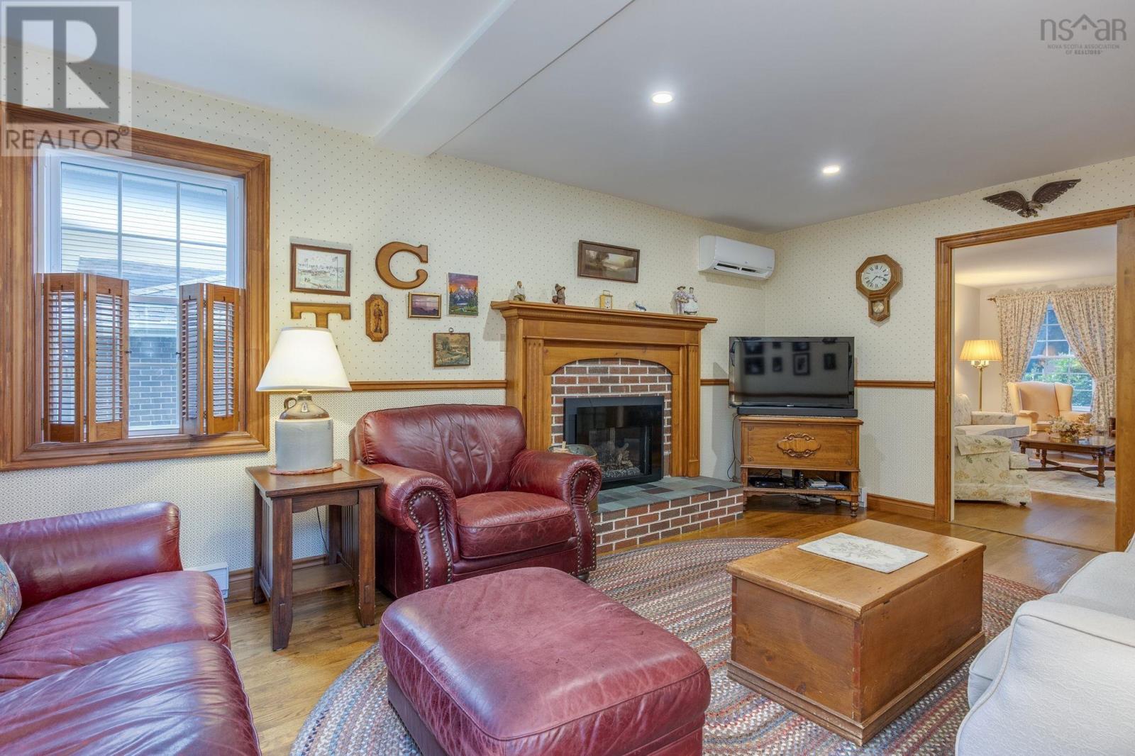 Property 8 of 33 of 6 Brockhurst Close