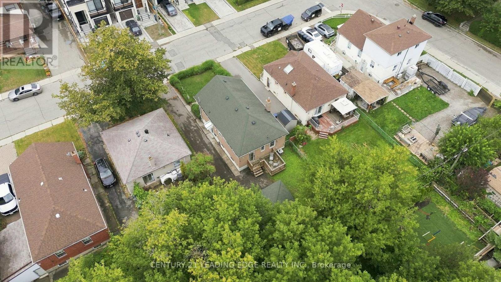 67 PITT AVENUE - 19