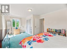 42 Empire Avenue thumbnail 17