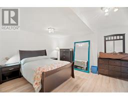 42 Empire Avenue thumbnail 23