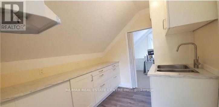 #Upper 5759 Emery Street, Niagara Falls (Hospital), Ontario, L2G1L8, Niagara Falls (Hospital), Ontario — photo 5 of 5