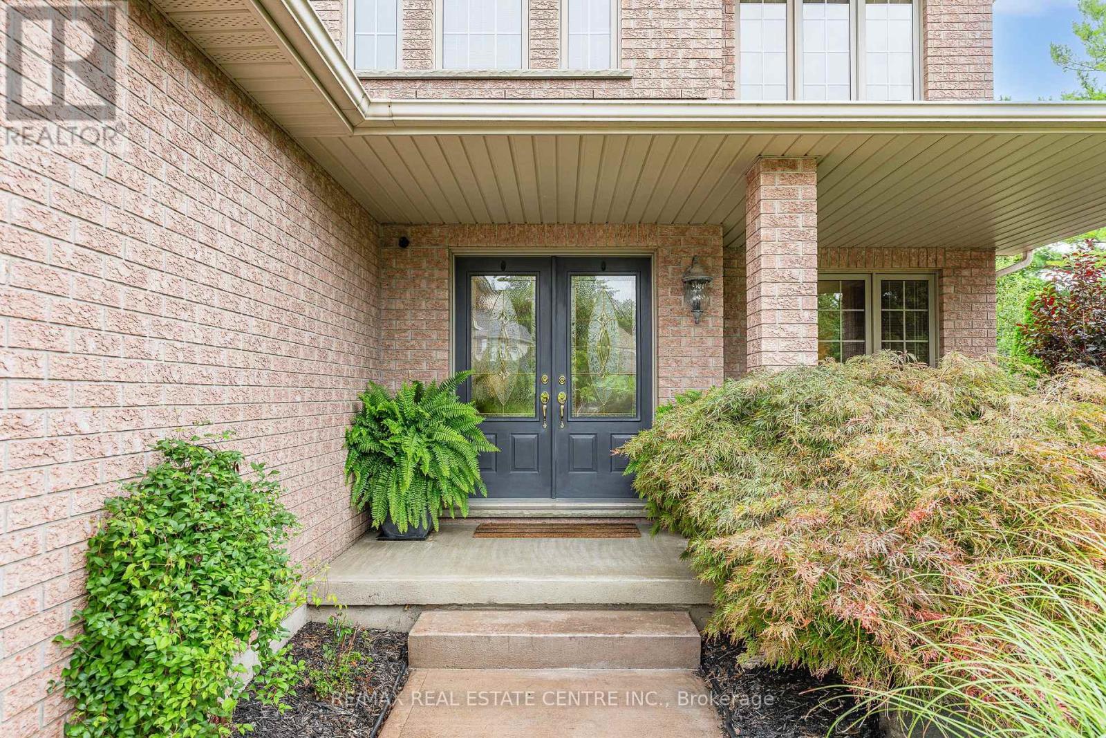 52 ARCHWOOD CRESCENT — photo 2