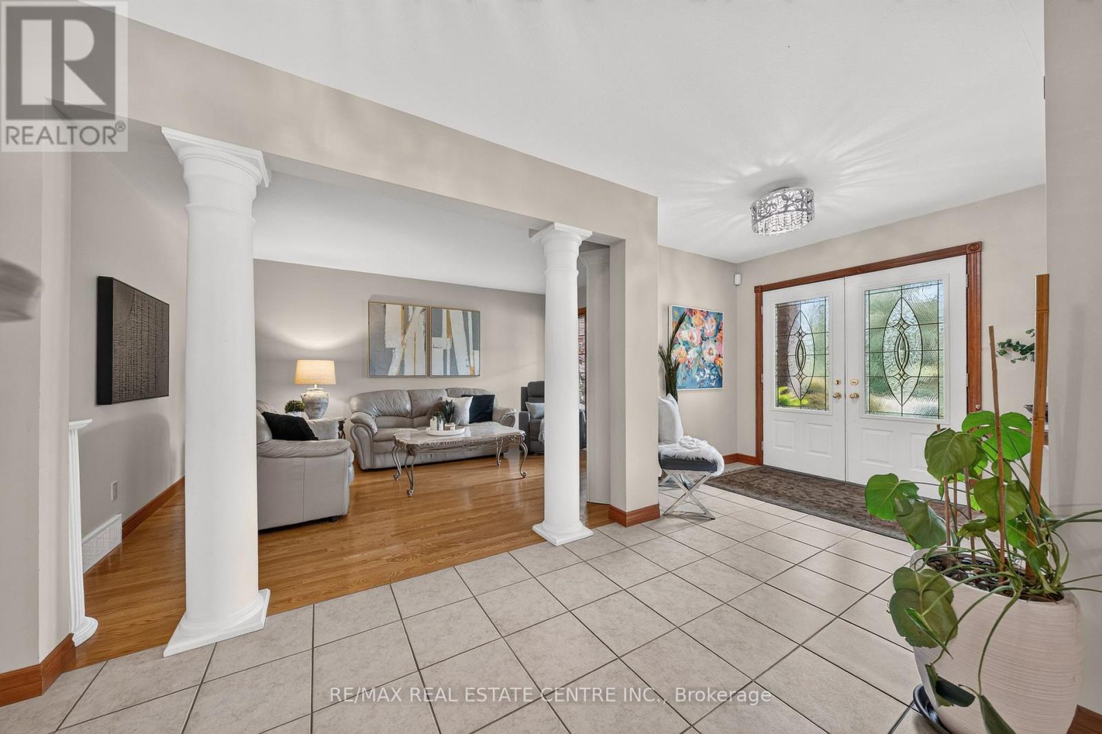 52 ARCHWOOD CRESCENT — photo 3