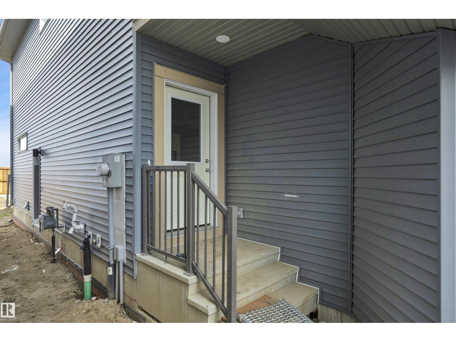 706 22 St SW photo 4 — MLS® E4503679