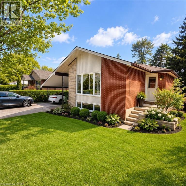 82 BLACKWOOD Crescent