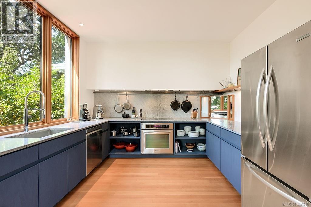  2654 Fernwood Road, Victoria