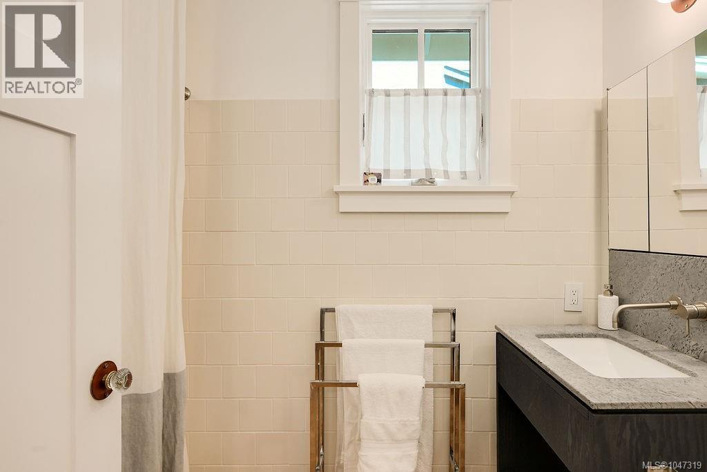  2654 Fernwood Road, Victoria