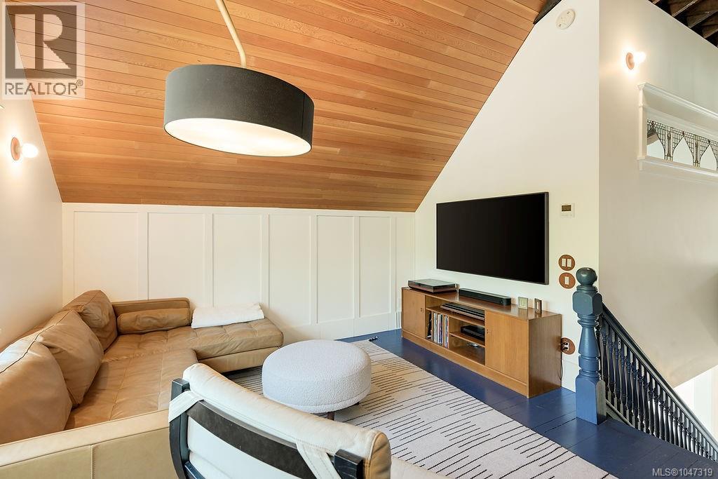  2654 Fernwood Road, Victoria