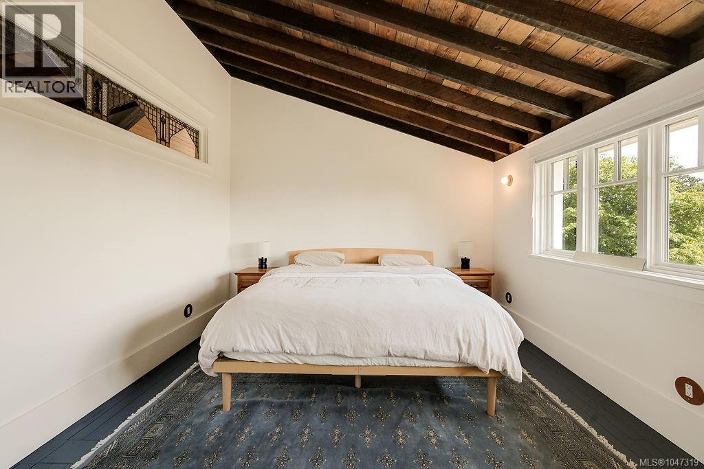  2654 Fernwood Road, Victoria