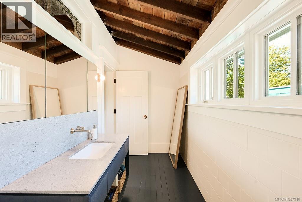  2654 Fernwood Road, Victoria