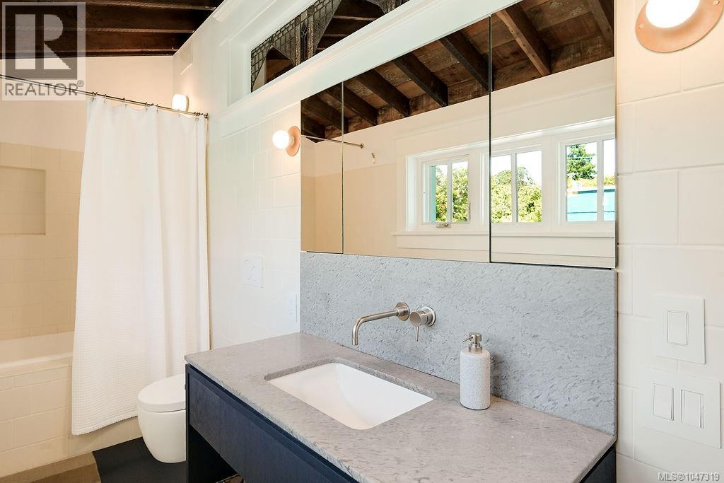  2654 Fernwood Road, Victoria