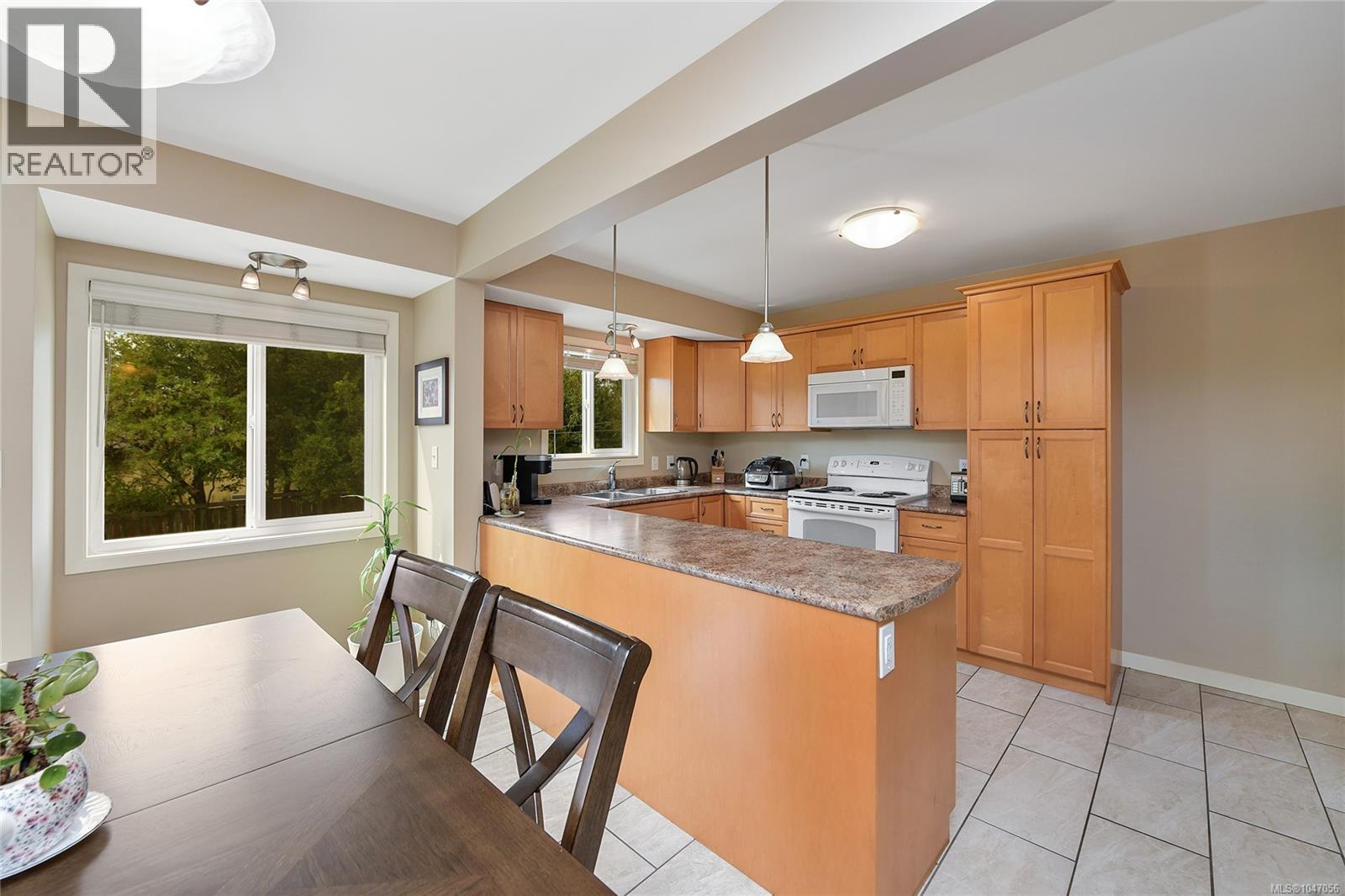 3304 Aldridge St, Saanich
