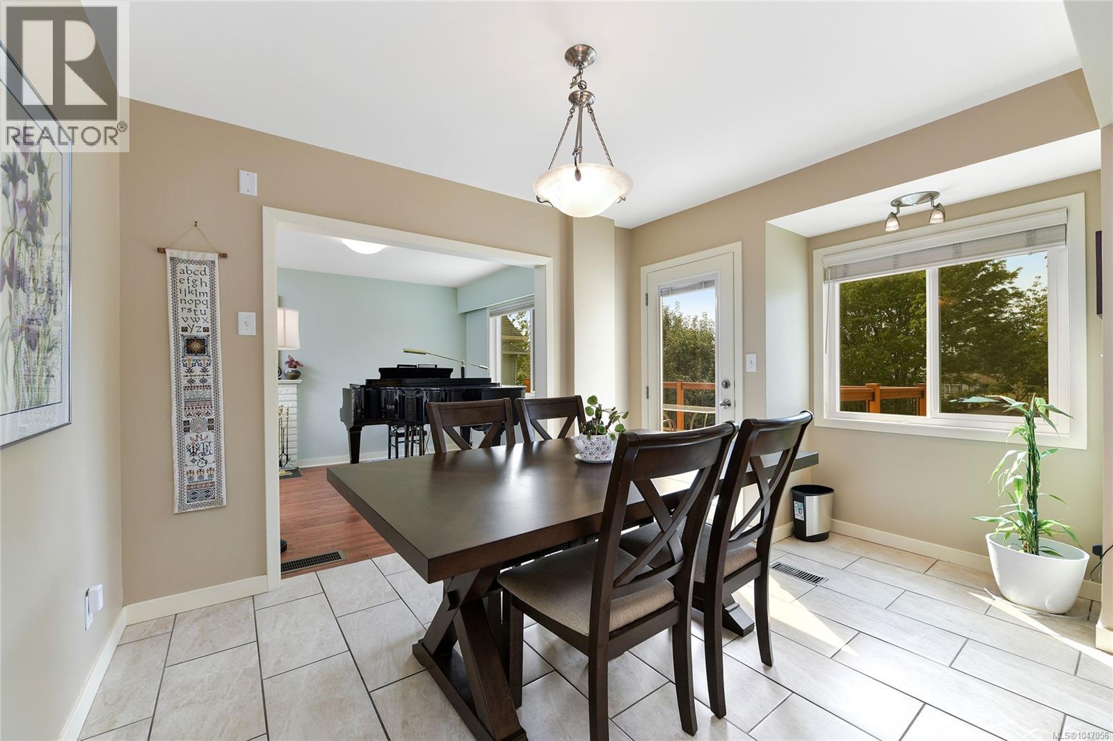 3304 Aldridge St, Saanich