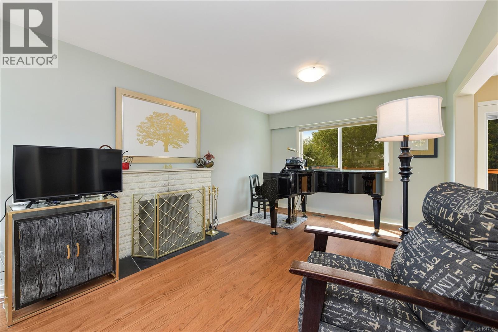 3304 Aldridge St - 2