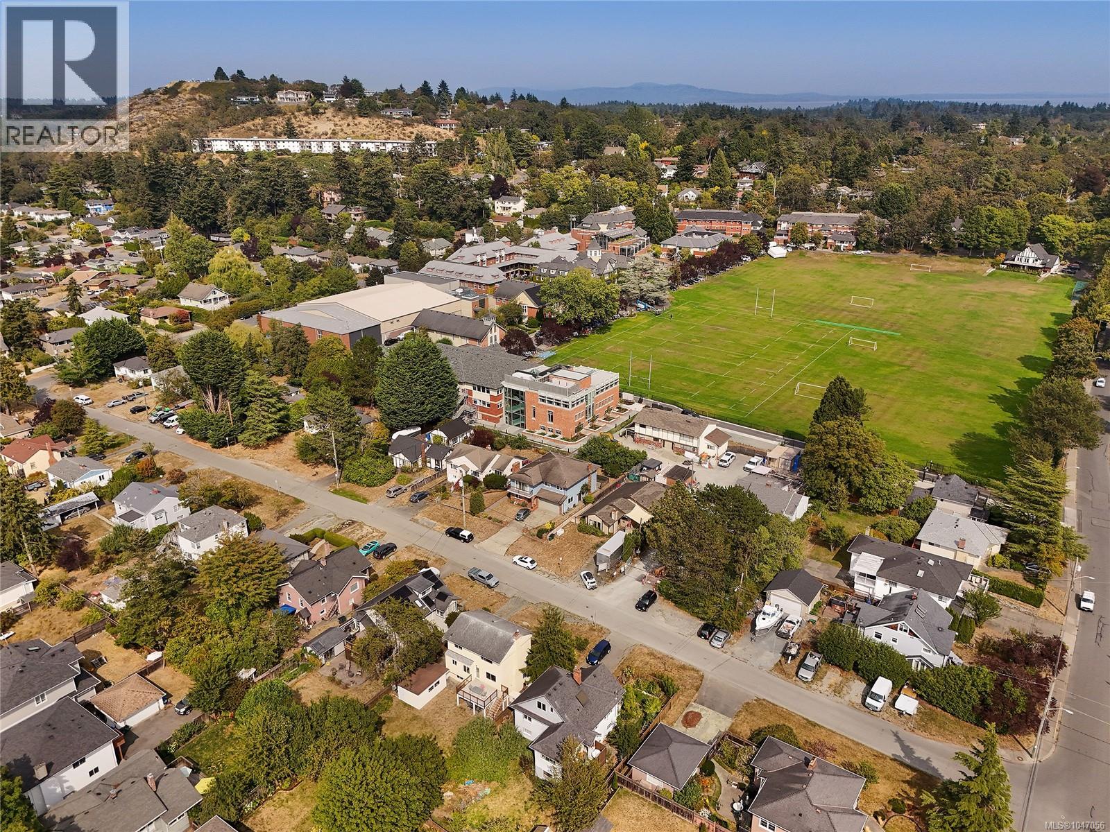 3304 Aldridge St, Saanich