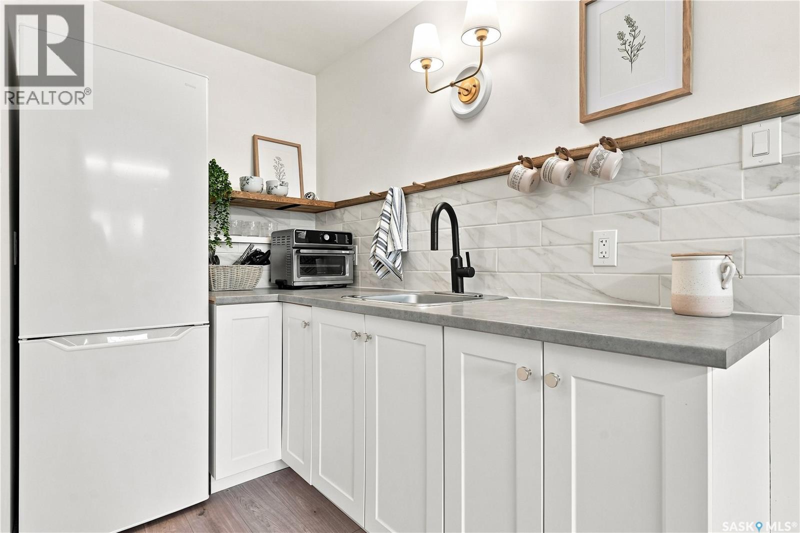1109 Lillooet STREET W - Image 29