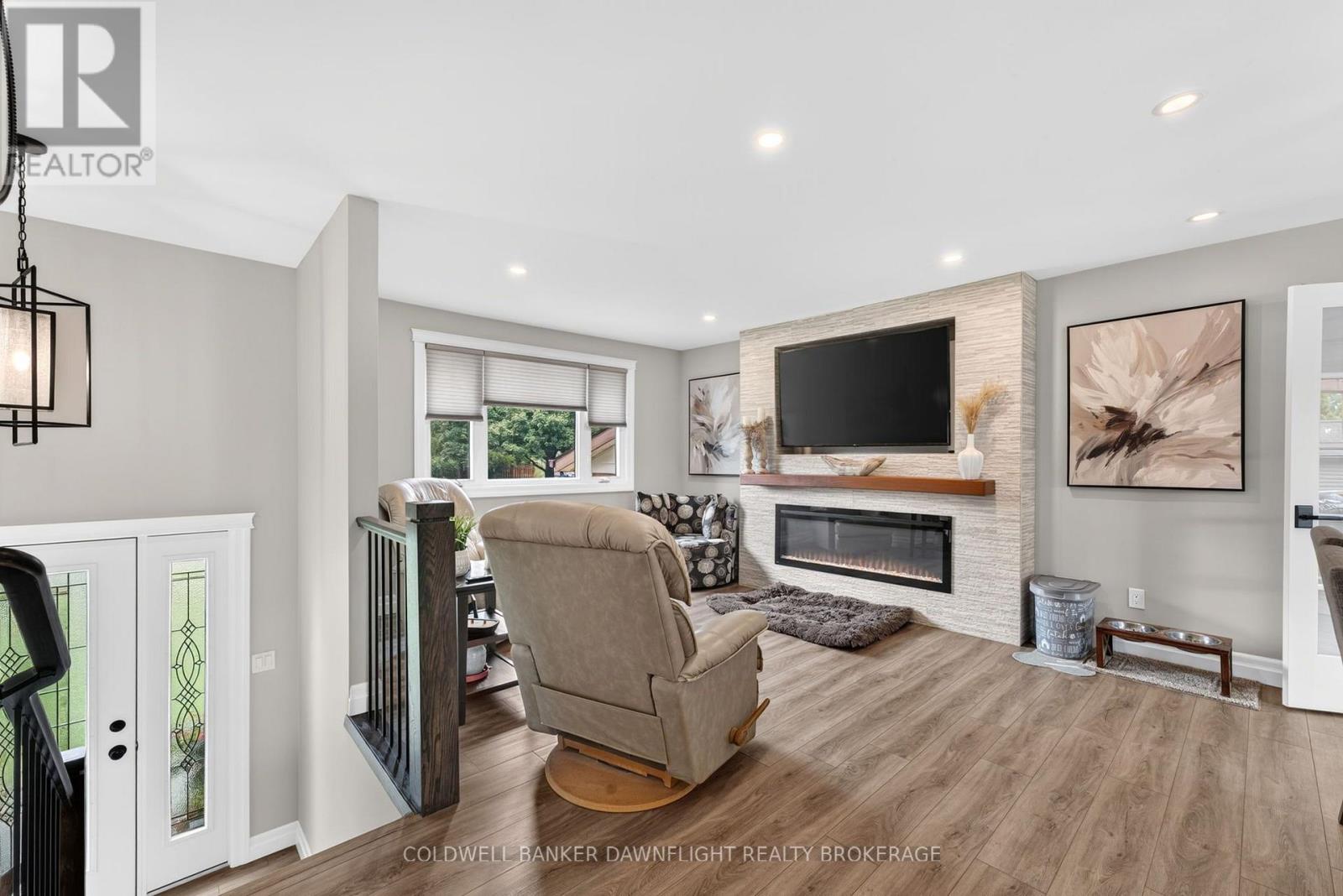 283 CHURCHILL DRIVE - 12
