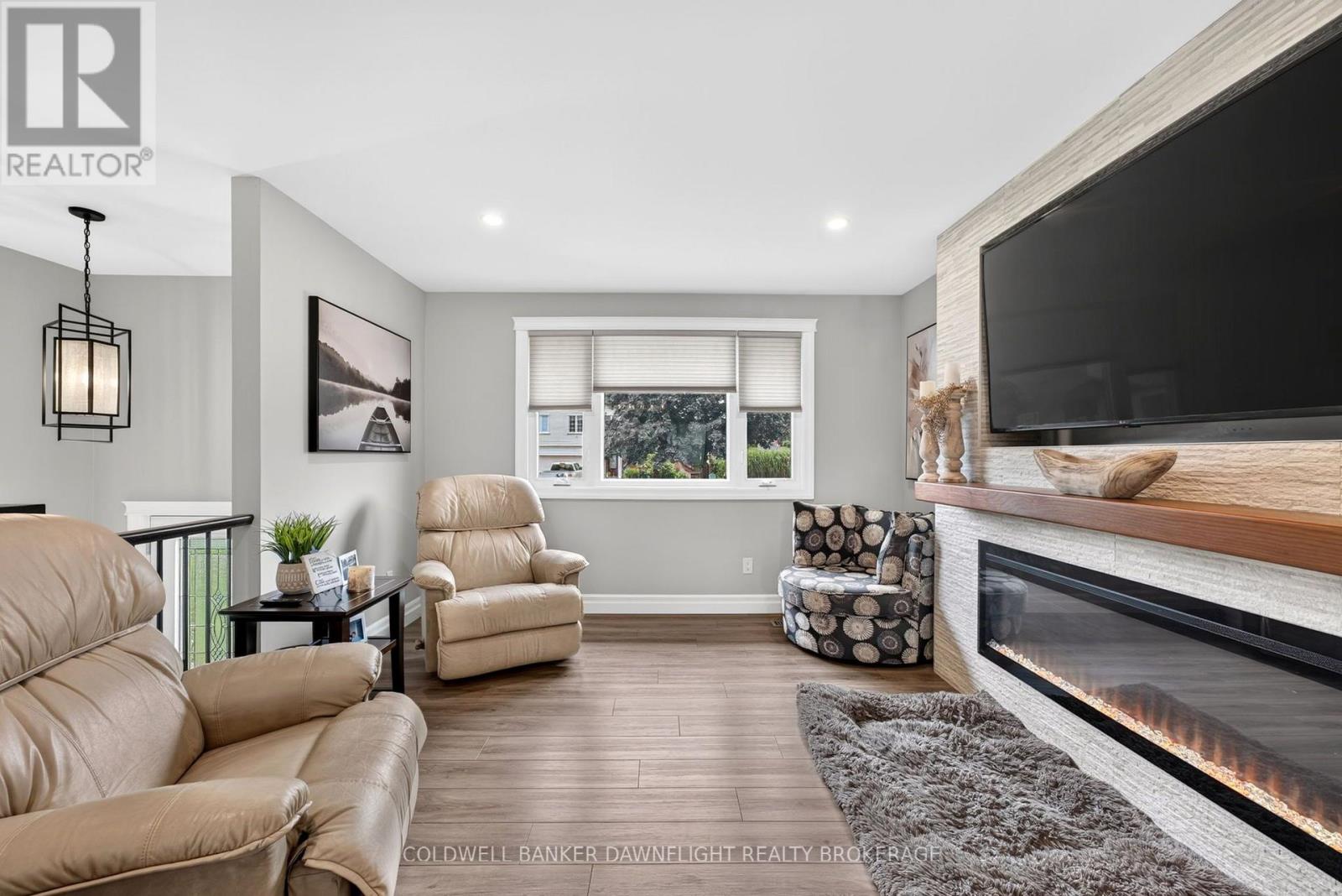 283 CHURCHILL DRIVE - 14