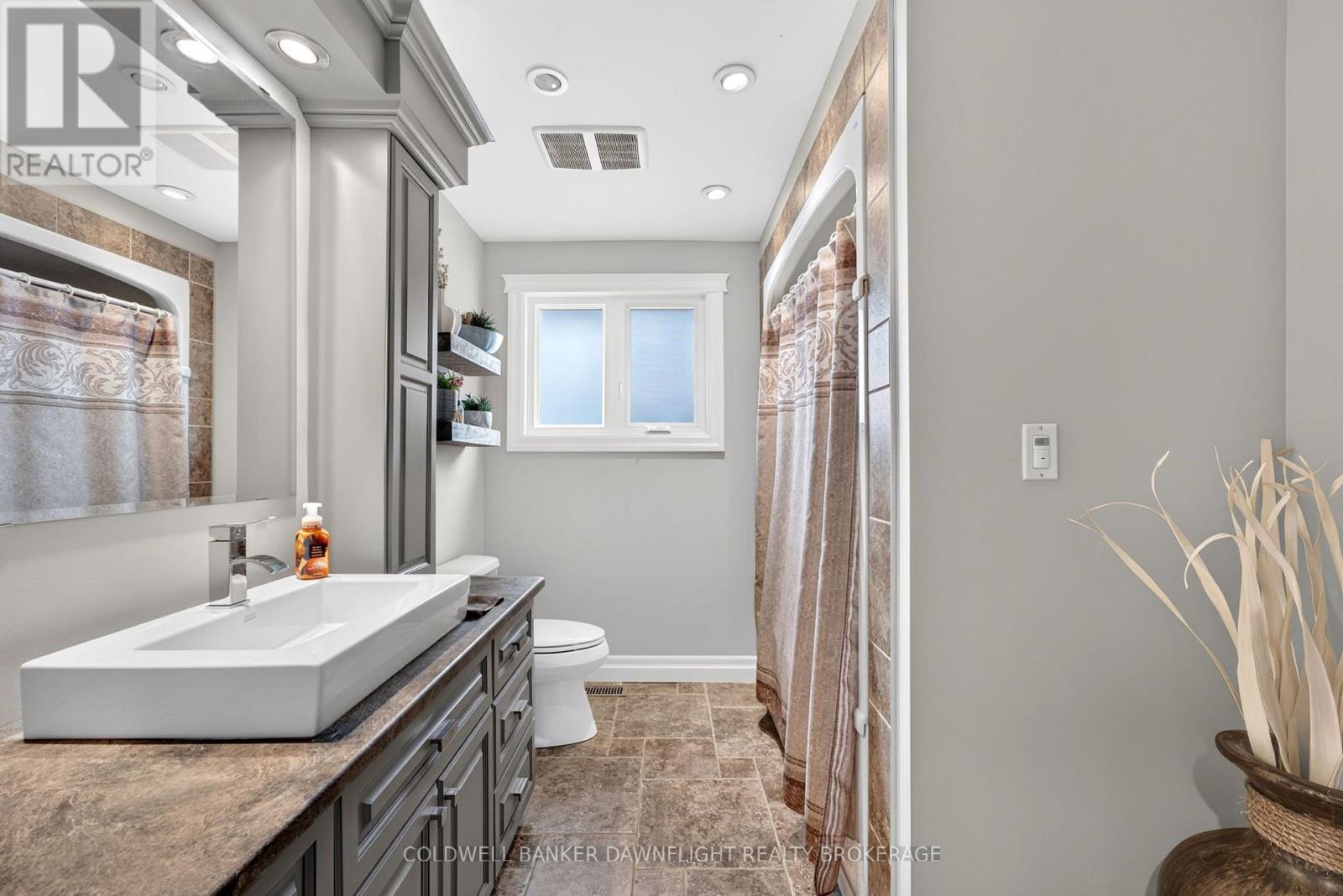 283 CHURCHILL DRIVE - 23