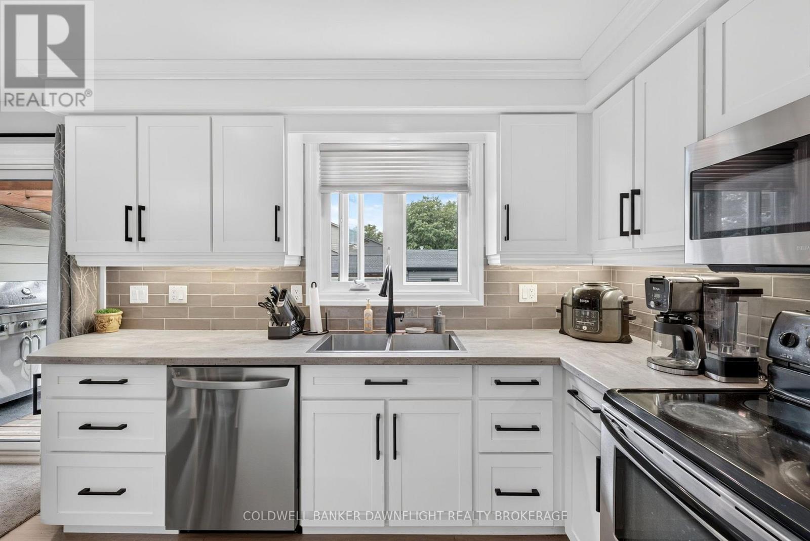 283 CHURCHILL DRIVE - 9