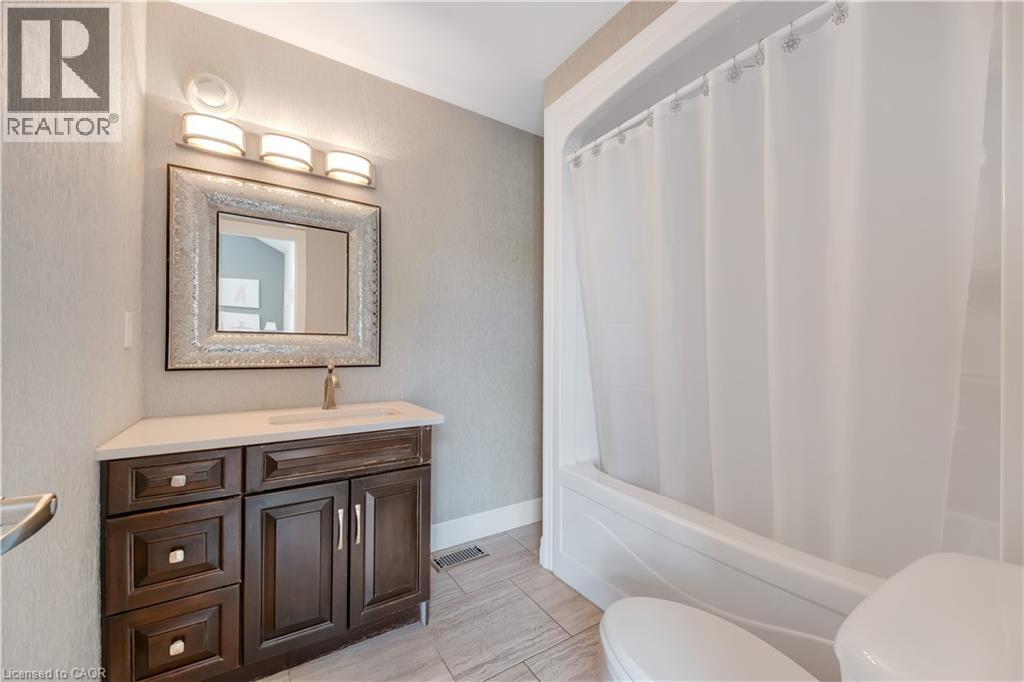#3 258 EDGEWATER Crescent - Image 32