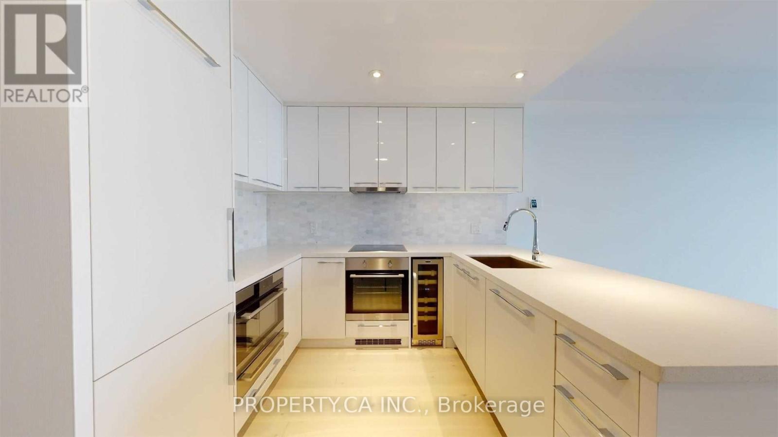 Photo of 488 University Avenue