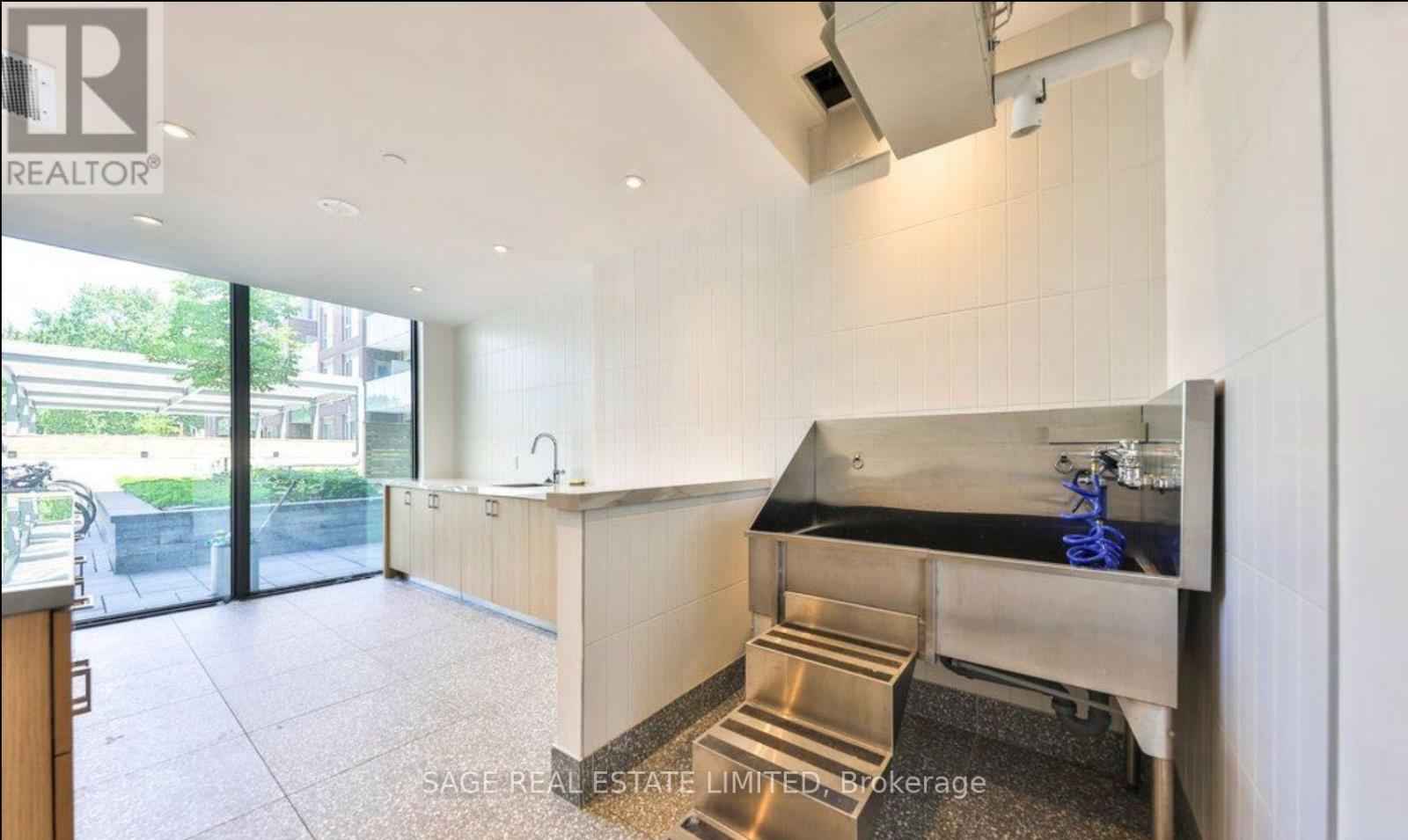 #734 150 LOGAN AVENUE - Image 34