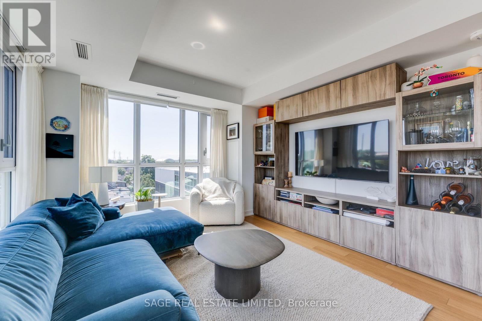 #734 150 LOGAN AVENUE - 4