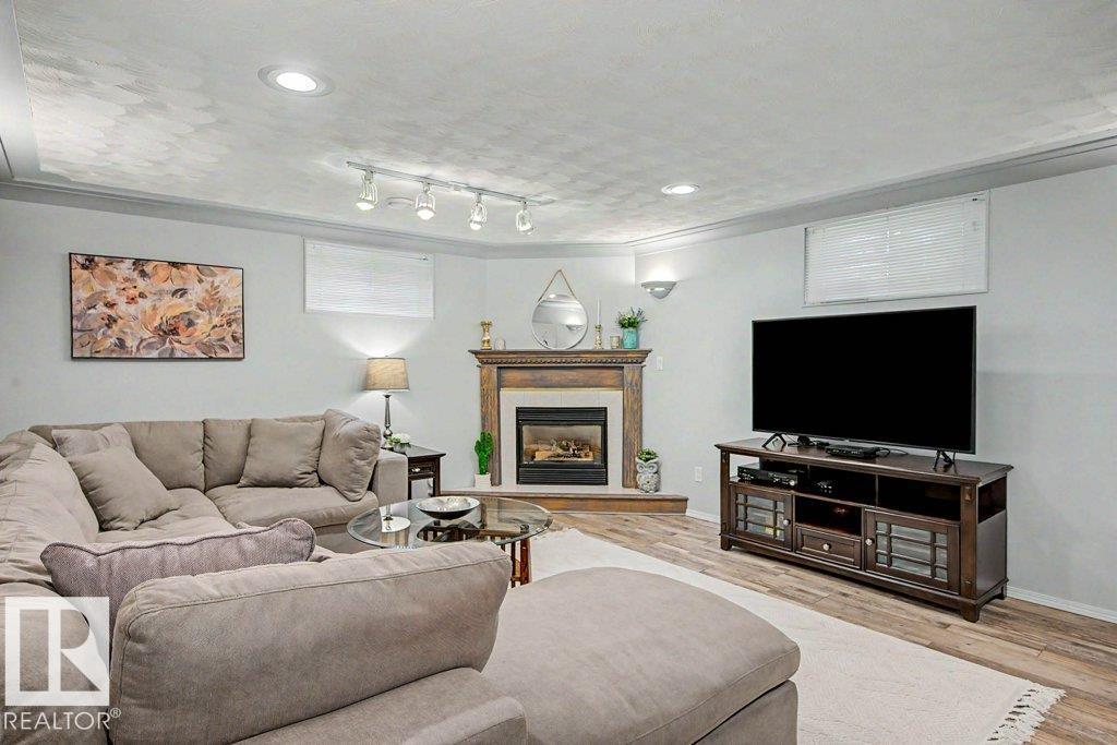 12112 38 ST NW - 16