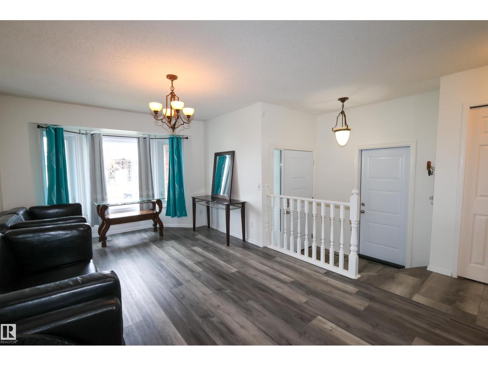 3467 39 ST NW - 2