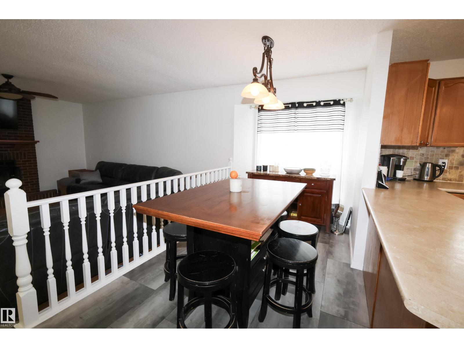 3467 39 ST NW - 8