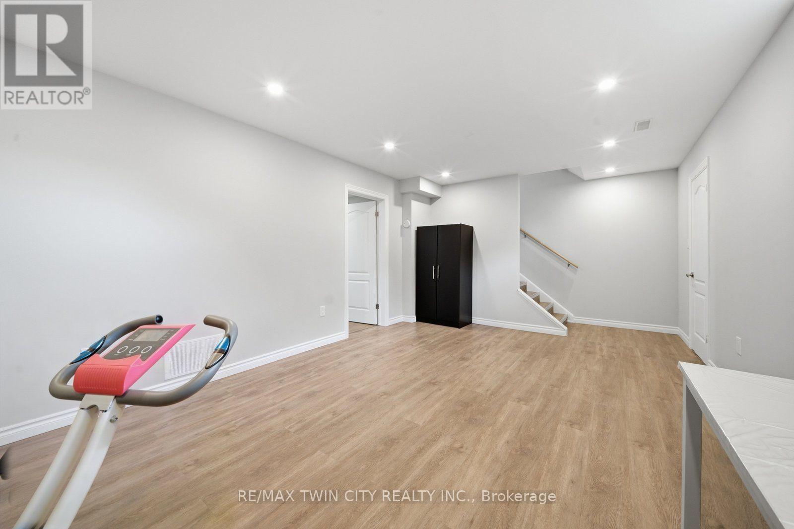 44 STANLEY STREET - 26