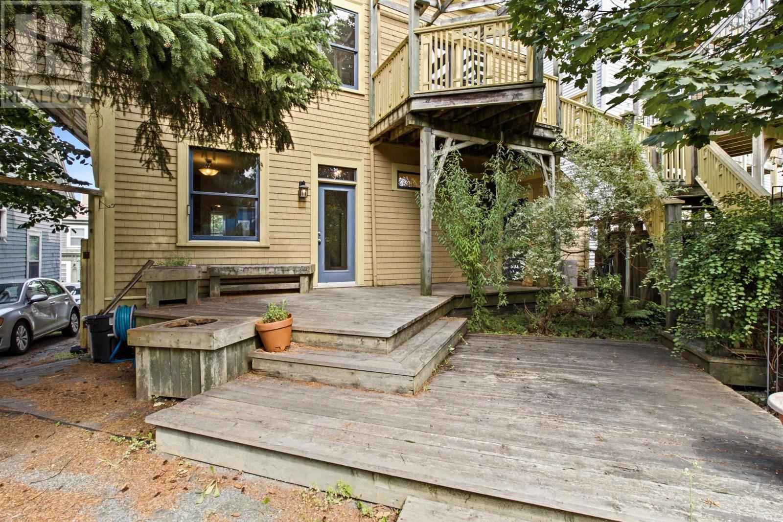 Property 35 of 40 of 2048 Creighton Street
