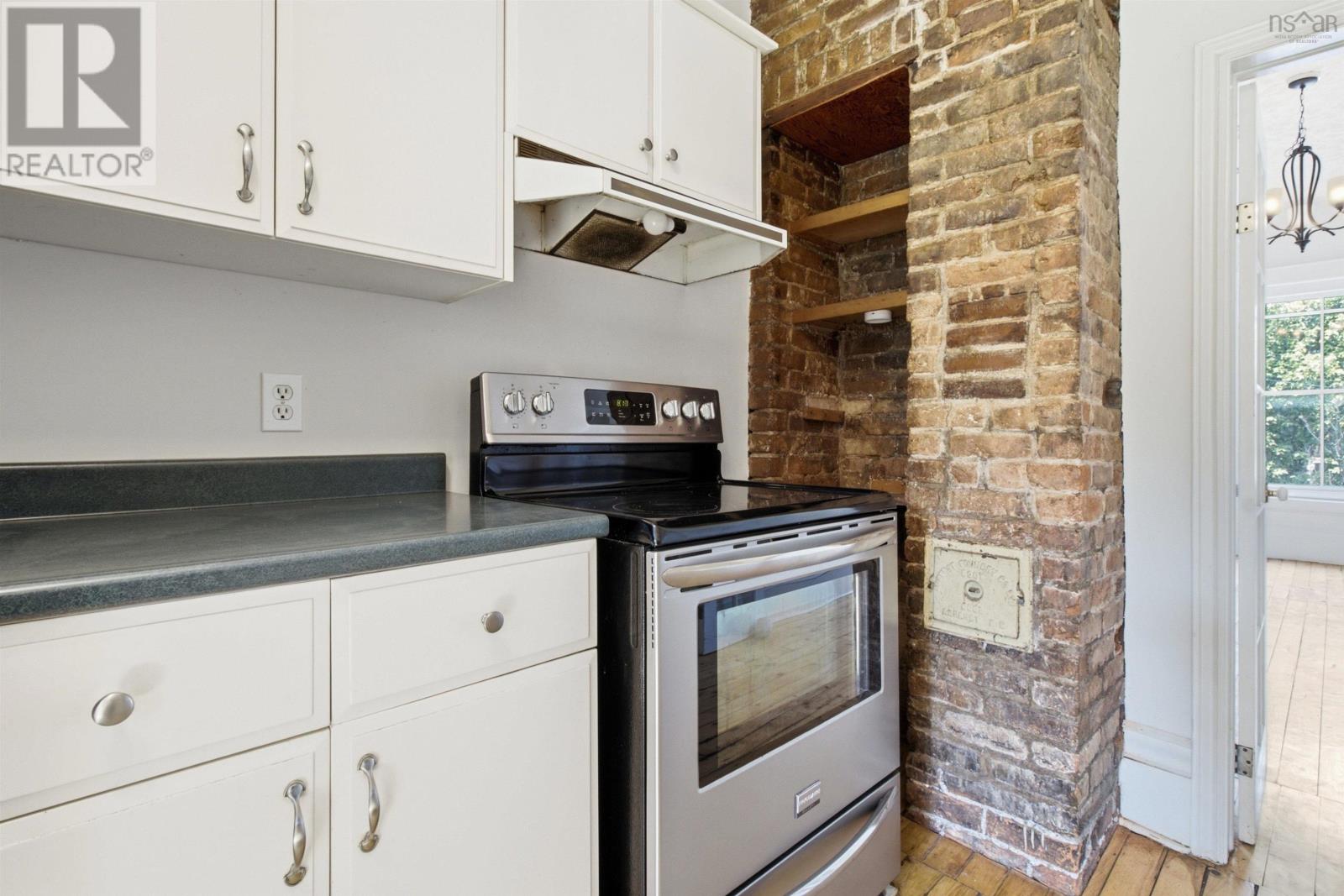 Property 7 of 40 of 2048 Creighton Street