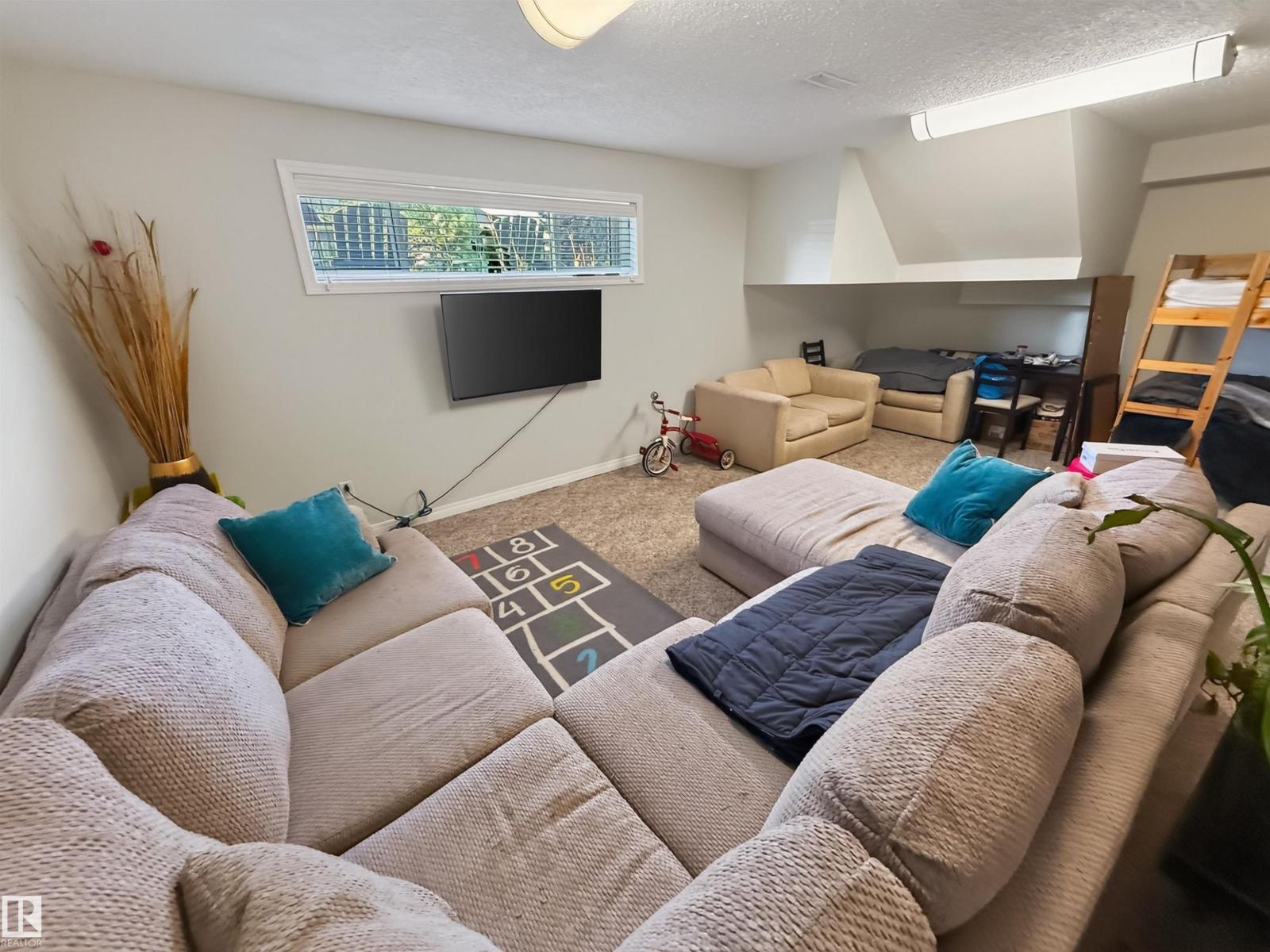 12 MATHIAS AV - Image 19