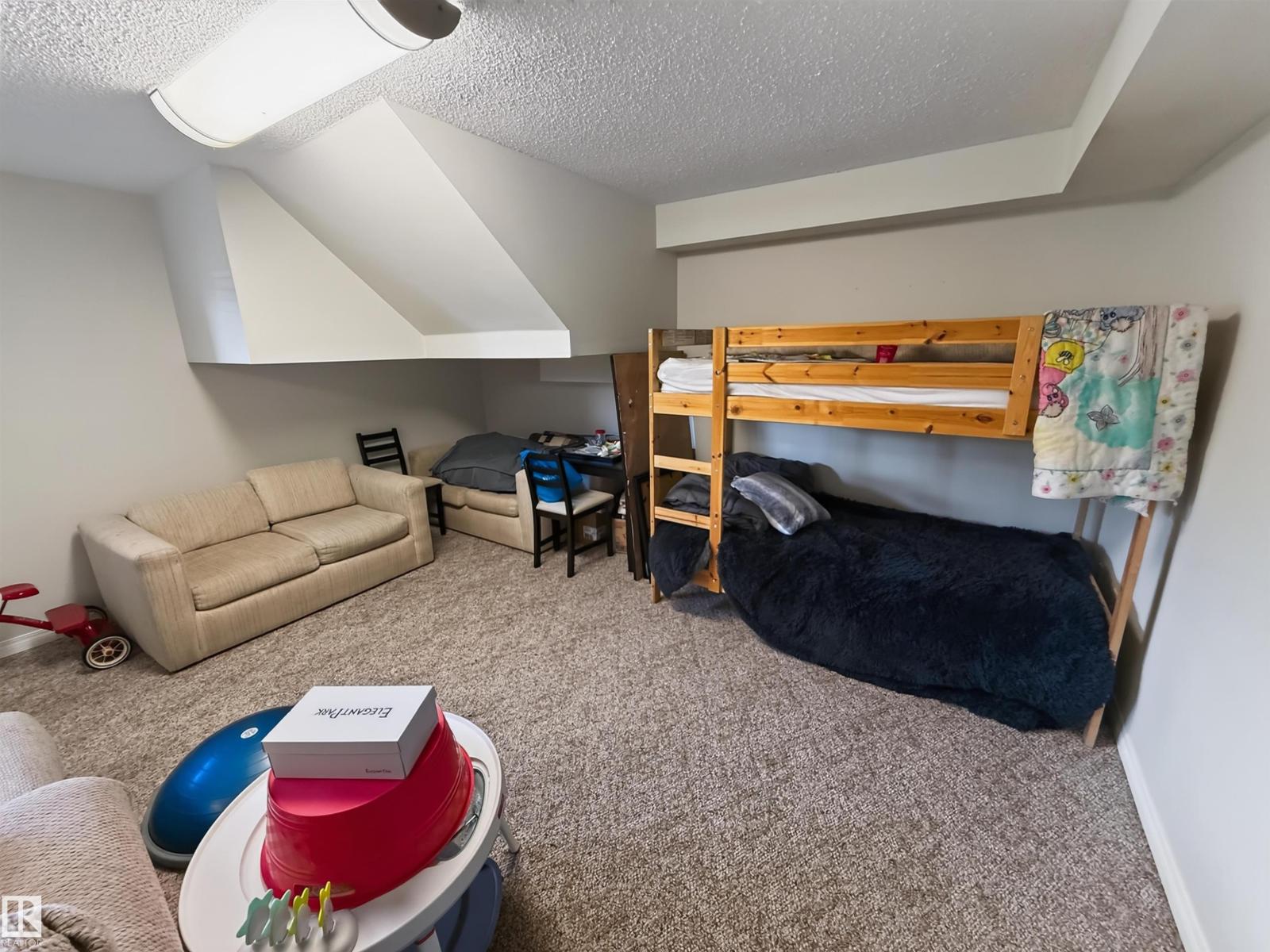 12 MATHIAS AV - Image 20