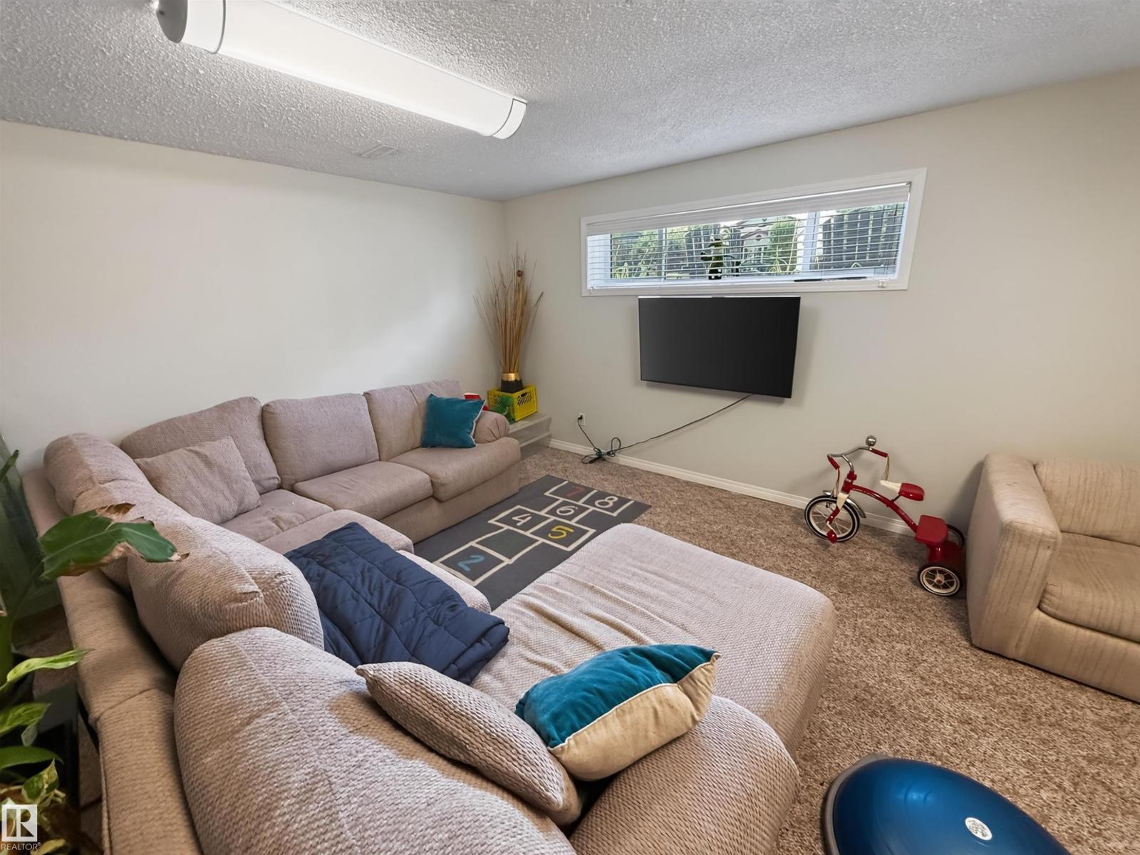 12 MATHIAS AV - Image 21
