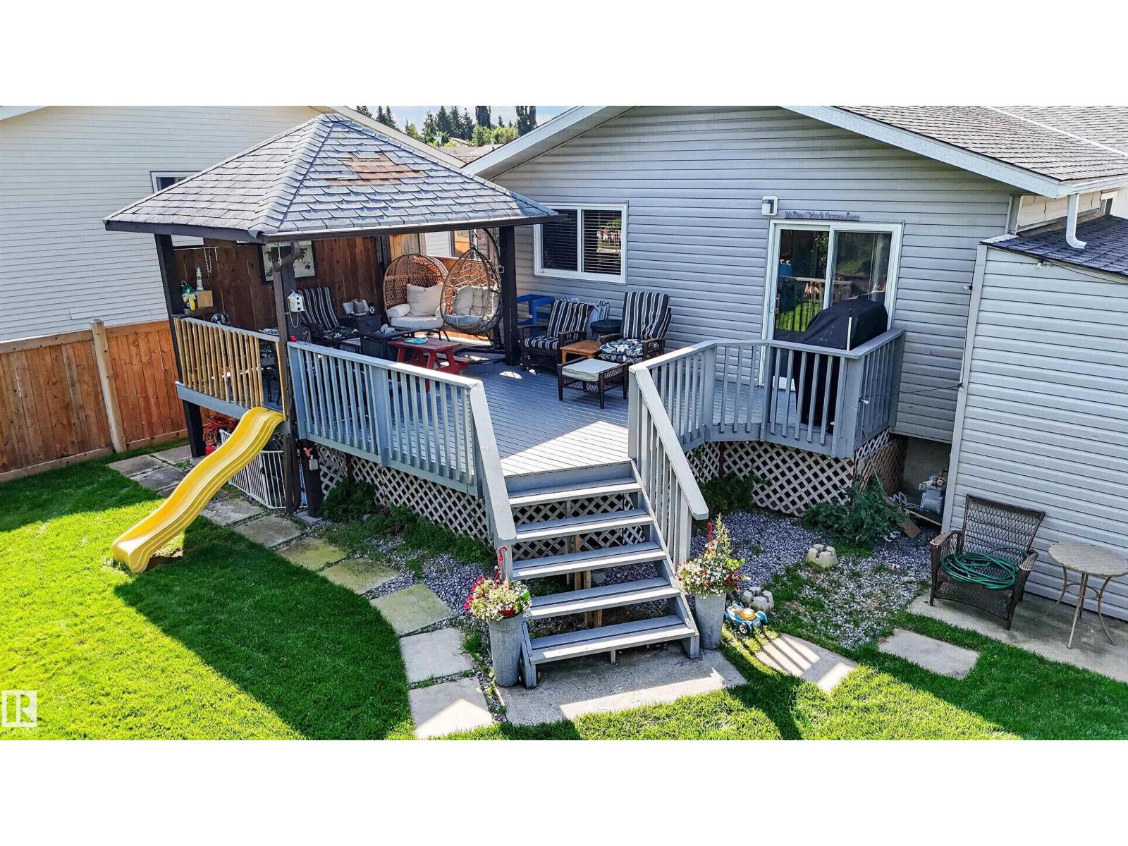 12 MATHIAS AV - Image 32