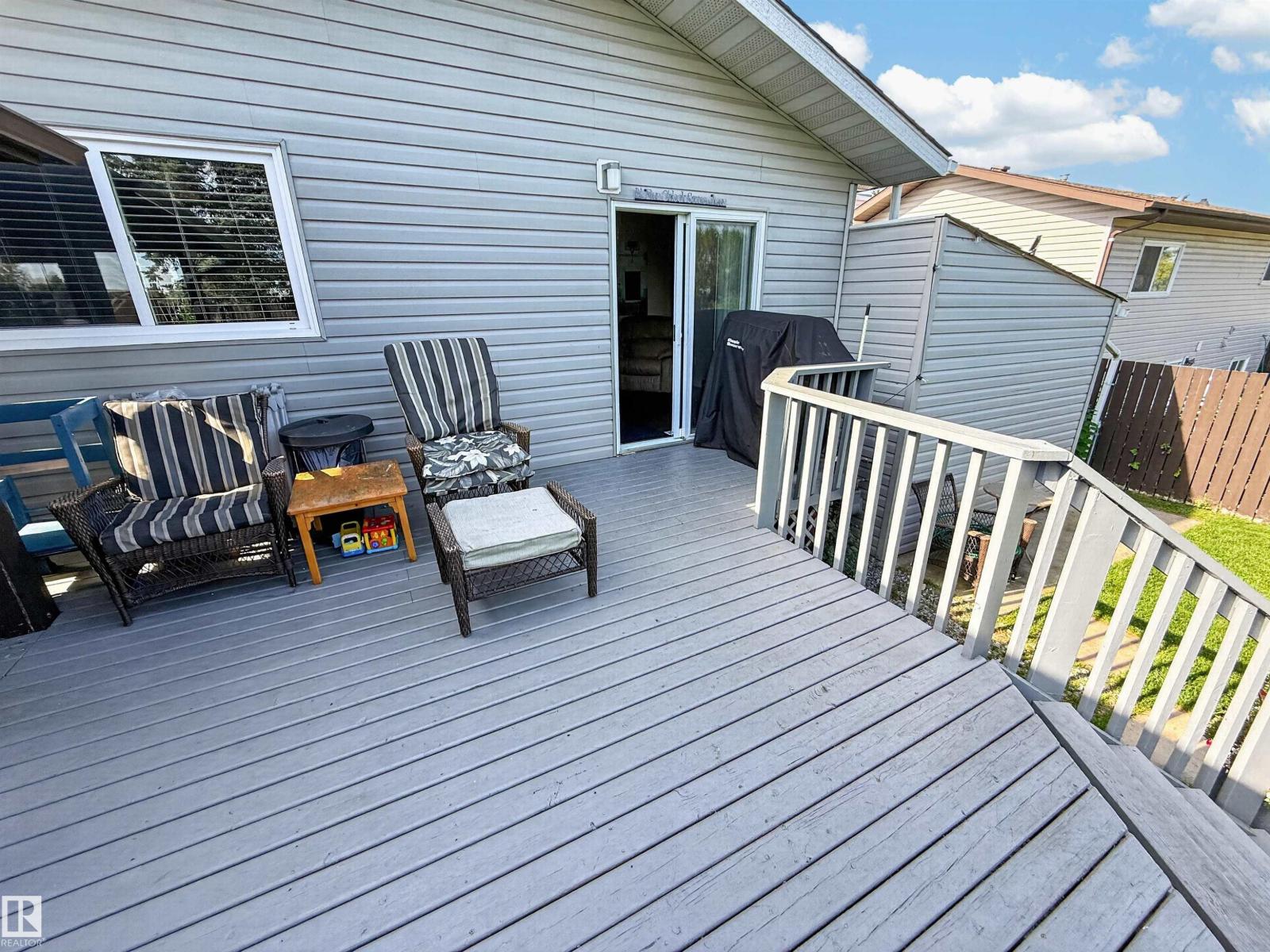 12 MATHIAS AV - Image 35