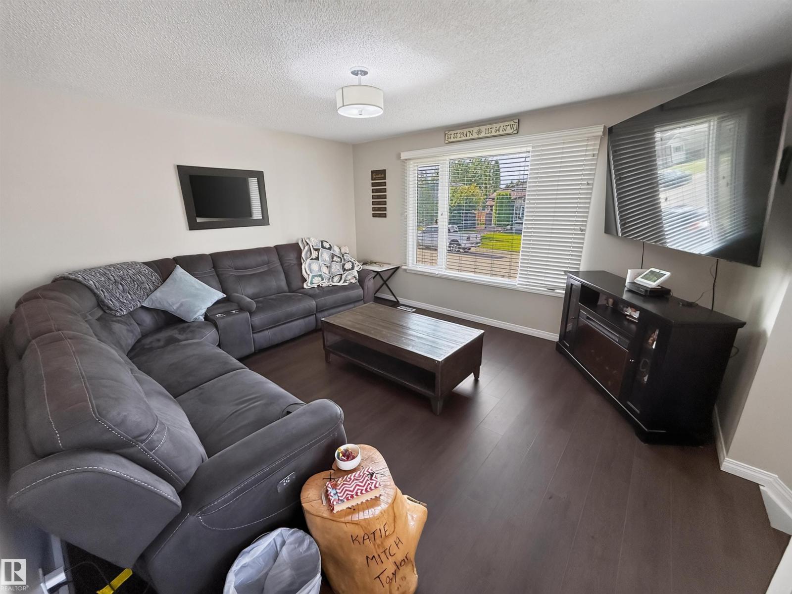 12 MATHIAS AV - Image 9