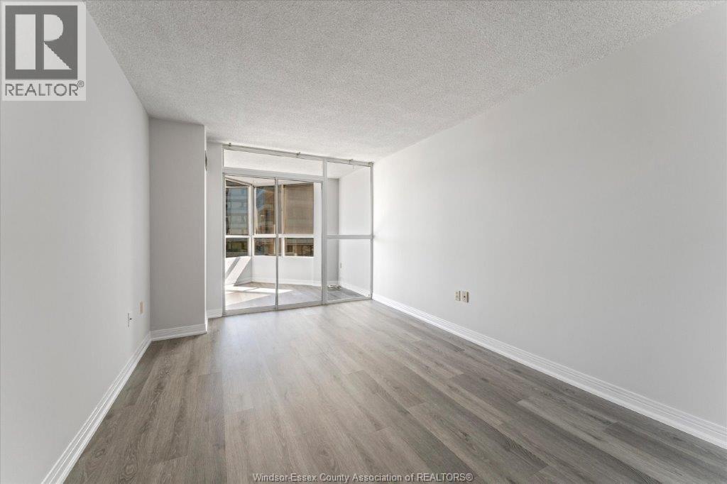 #906 75 RIVERSIDE DRIVE - 10