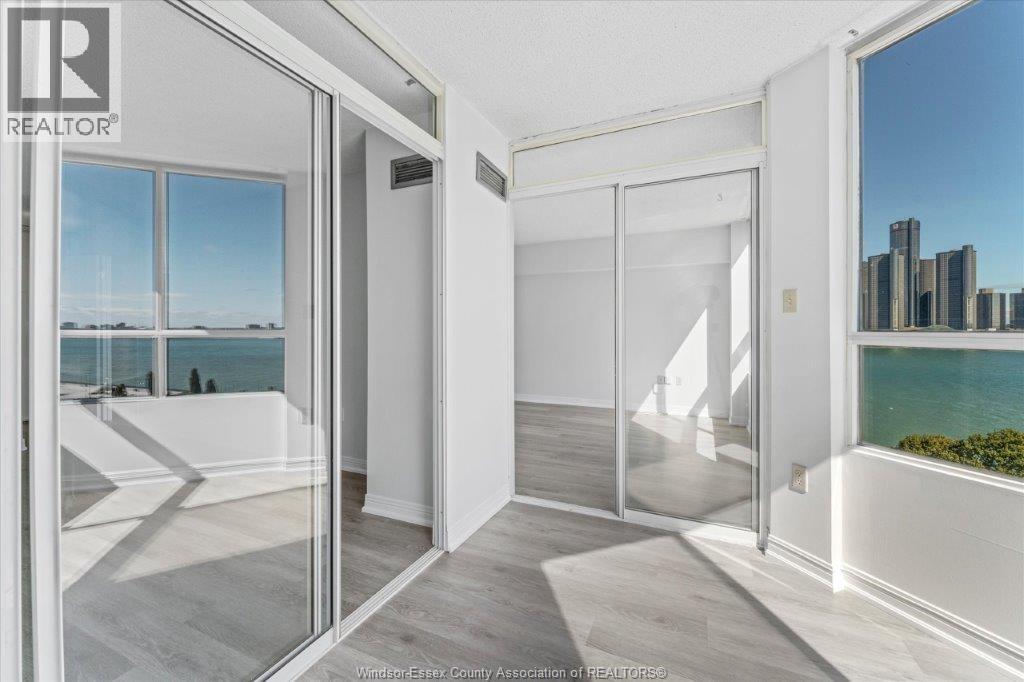 #906 75 RIVERSIDE DRIVE - Image 15