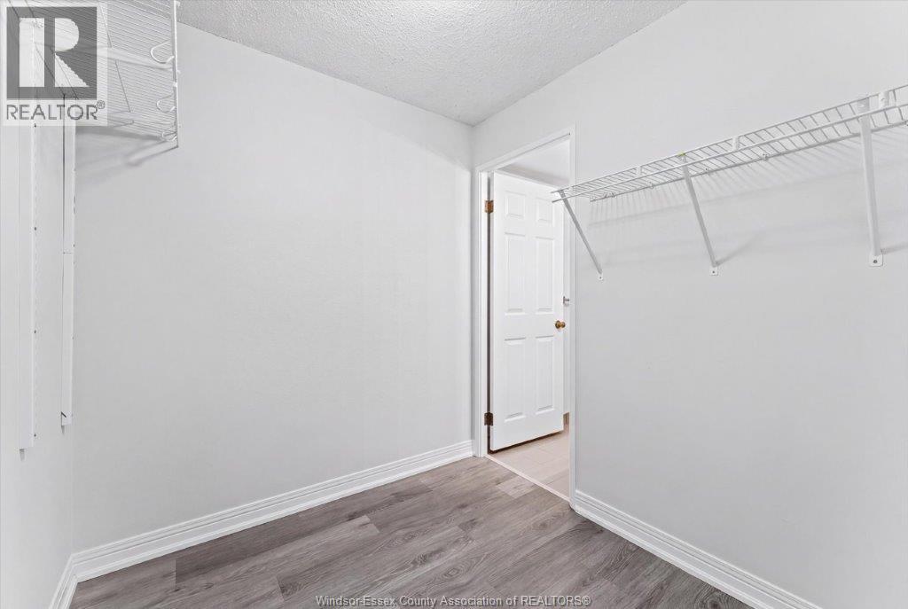#906 75 RIVERSIDE DRIVE - 16