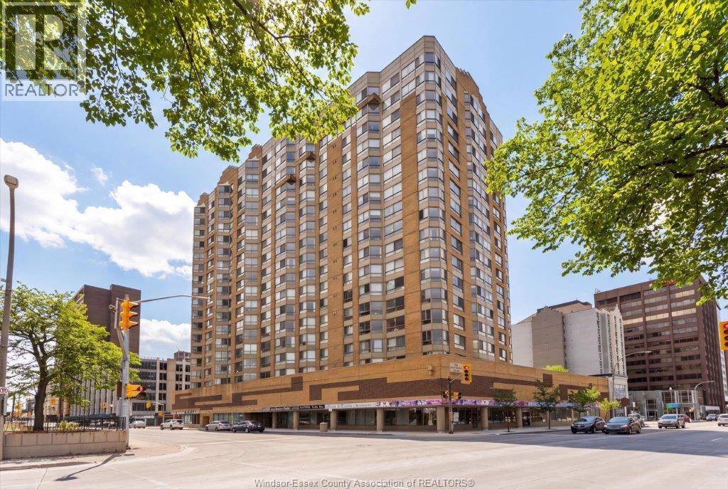 #906 75 RIVERSIDE DRIVE - 2