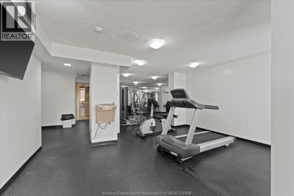 #906 75 RIVERSIDE DRIVE - 21