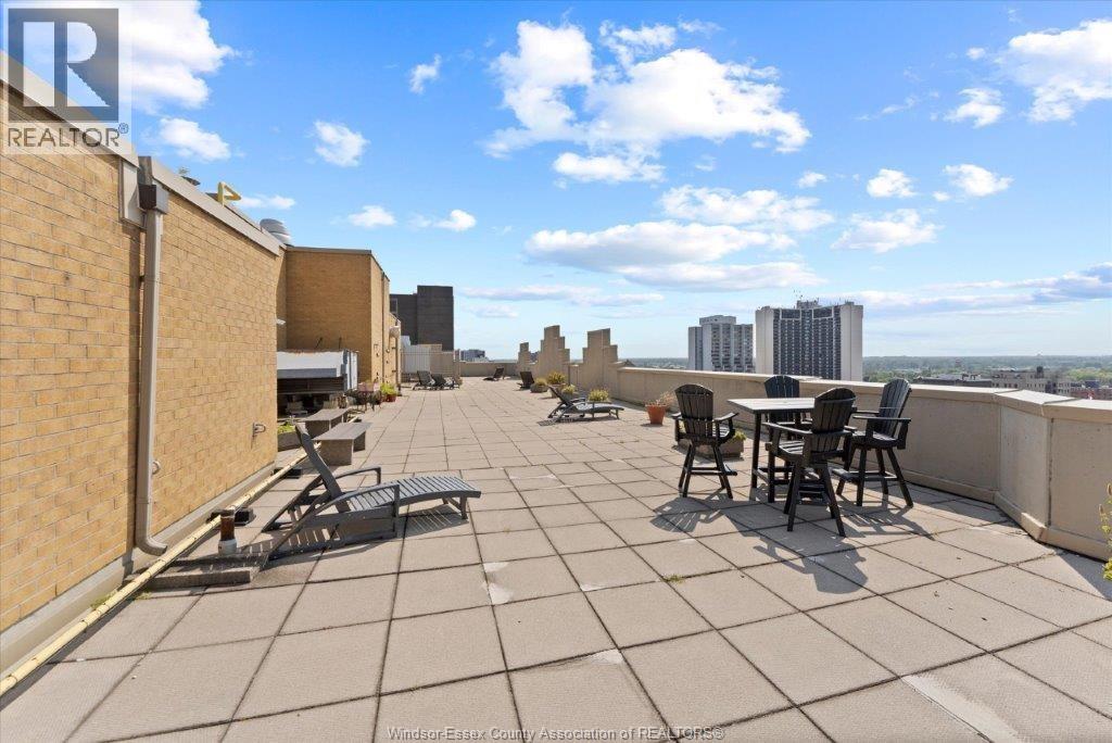 #906 75 RIVERSIDE DRIVE - 22