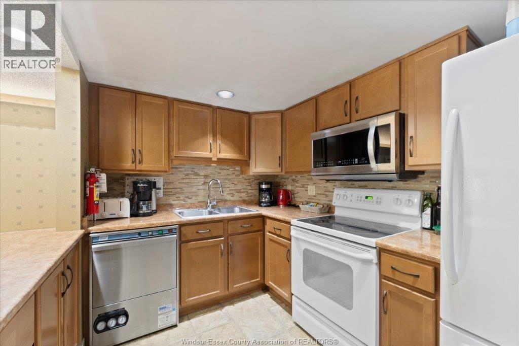 #906 75 RIVERSIDE DRIVE - Image 26