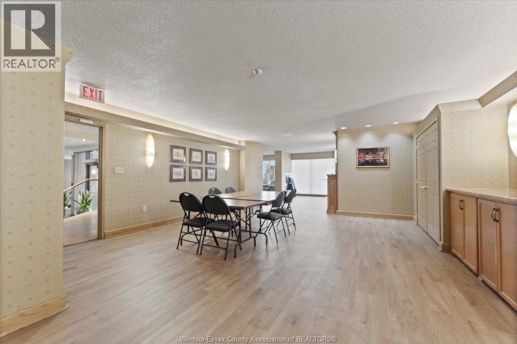 #906 75 RIVERSIDE DRIVE - 27