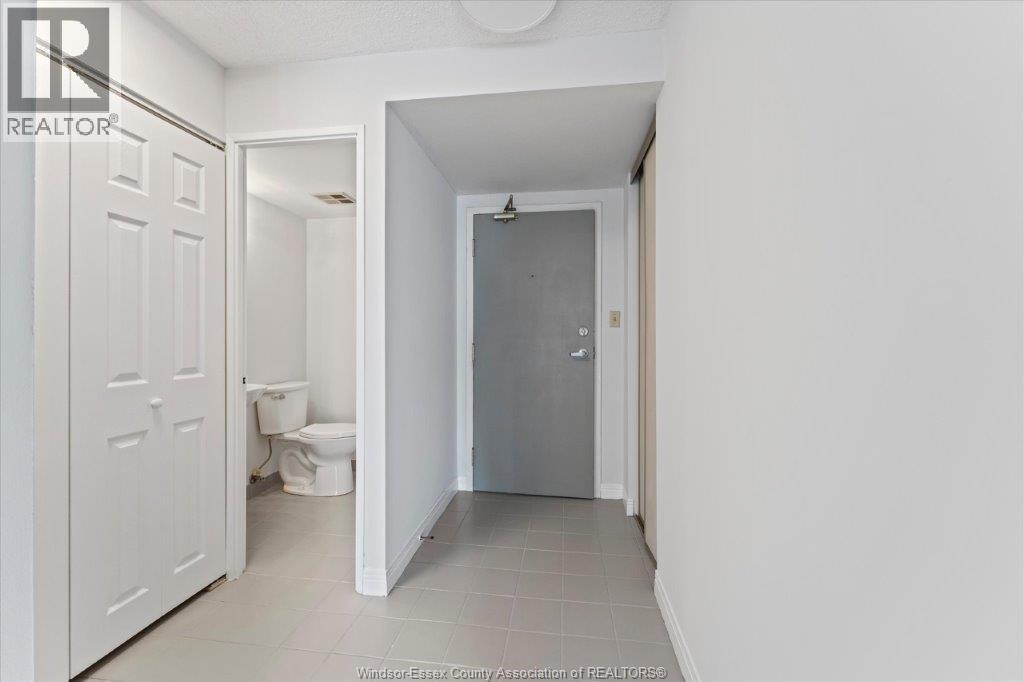 #906 75 RIVERSIDE DRIVE - 3